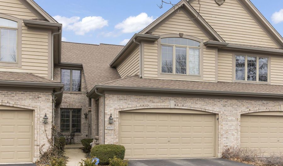 26 W172 Klein Creek Dr, Winfield, IL 60190 - 2 Beds, 4 Bath