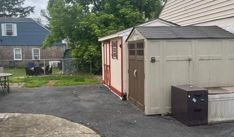 808 W PENN PINES Blvd, Aldan, PA 19018 - 2 Beds, 1 Bath
