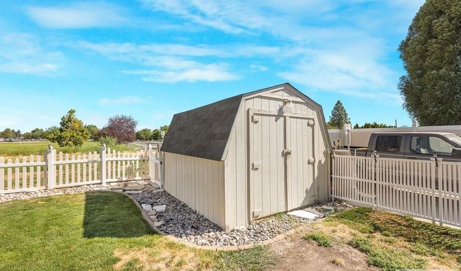 600 Redman St, Chubbuck, ID 83202 - 5 Beds, 3 Bath