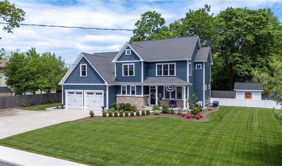 360 Pleasant St, East Providence, RI 02916 - 4 Beds, 3 Bath