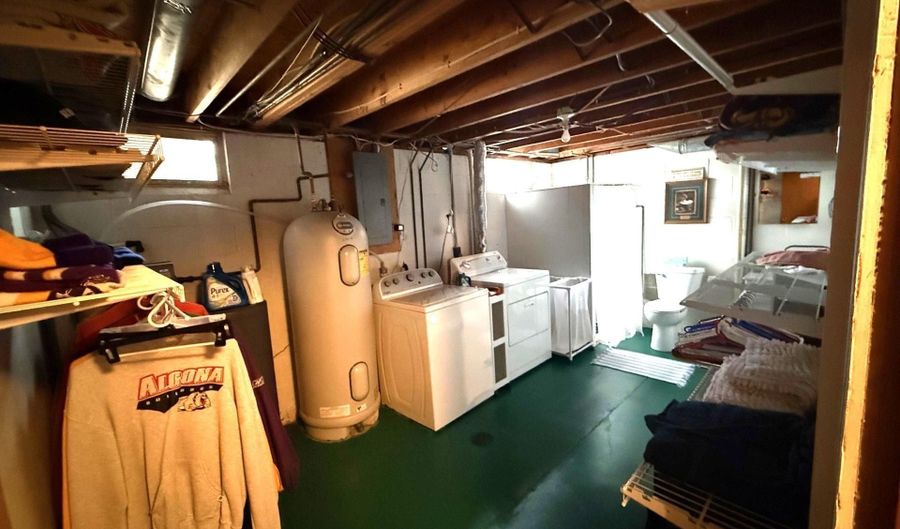 419 W Overmeyer Dr, Algona, IA 50511 - 3 Beds, 2 Bath