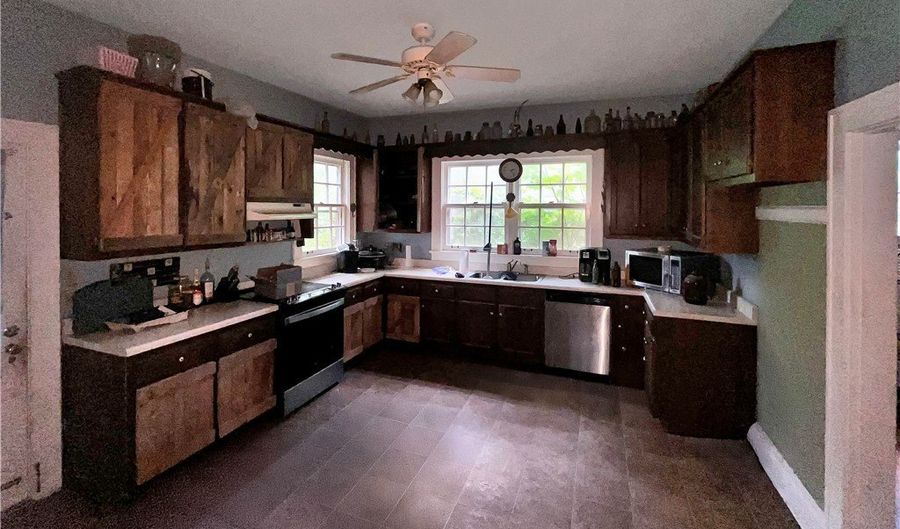 625 NW Broad St NW, Aliceville, AL 35442 - 6 Beds, 3 Bath