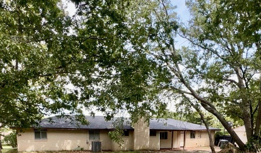 Dornick Hills Home For SALE, Ardmore, OK 73401 - 3 Beds, 2 Bath