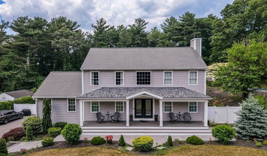 489 Main St, Acushnet, MA 02743 - 4 Beds, 3 Bath