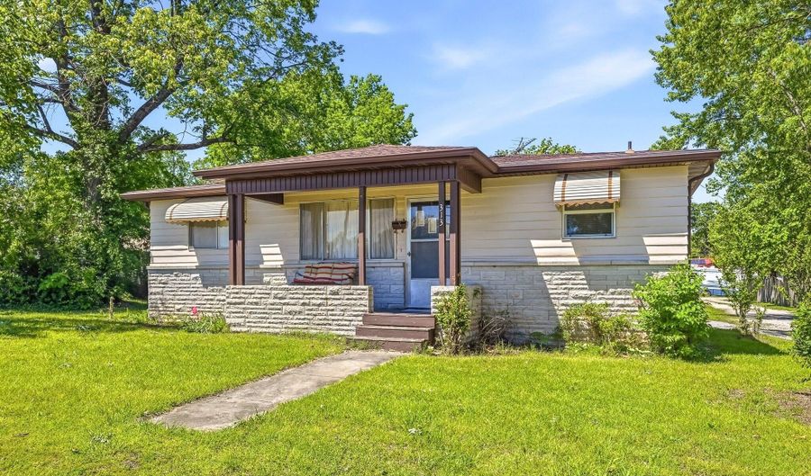 313 S Rinker Ave, Aurora, MO 65605 - 2 Beds, 1 Bath