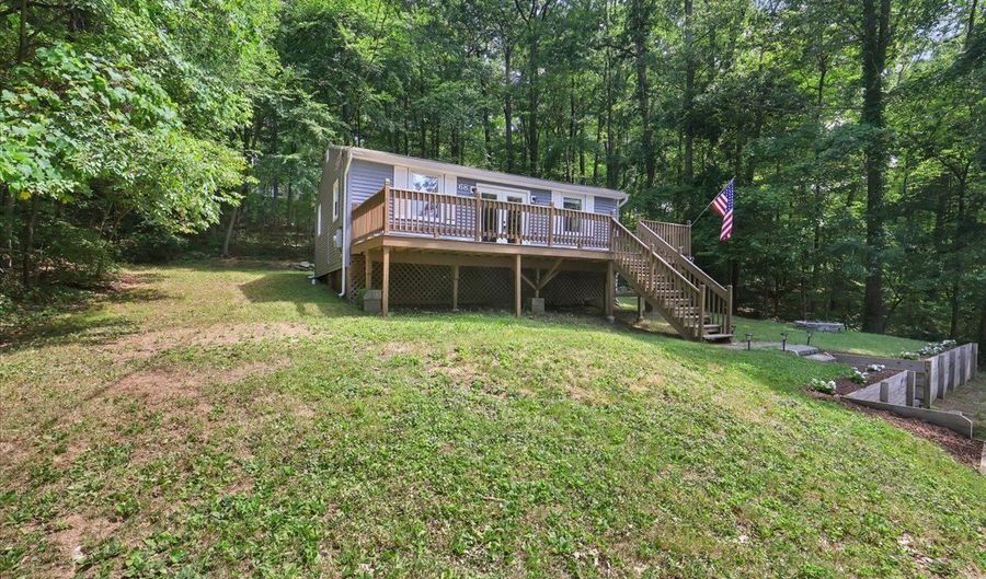 68 Old Oak Trl, Coventry, CT 06238 - 2 Beds, 1 Bath