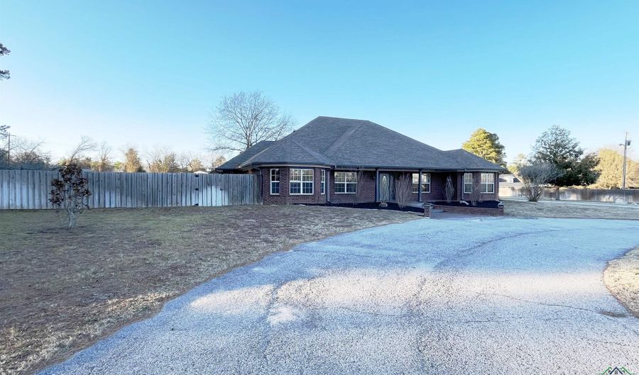 3801 E State Highway 31, Athens, TX 75752 - 3 Beds, 3 Bath