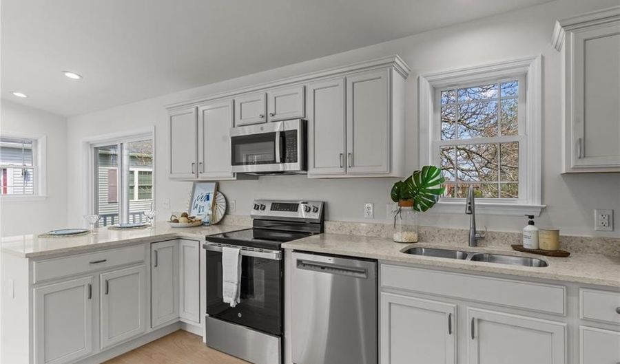 64 Burnside Ave, Narragansett, RI 02882 - 1 Beds, 1 Bath