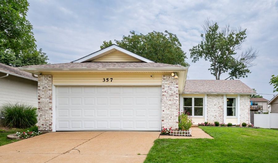 357 Novara Dr, Ballwin, MO 63021 - 3 Beds, 2 Bath