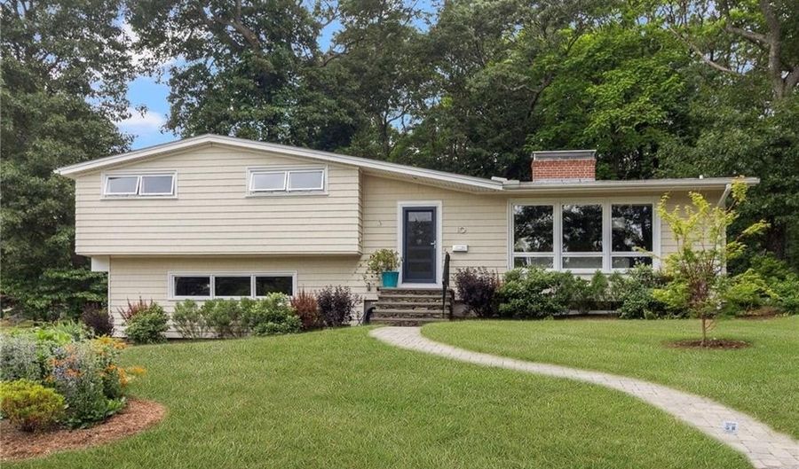 10 Guzeika Rd, North Kingstown, RI 02852 - 3 Beds, 3 Bath