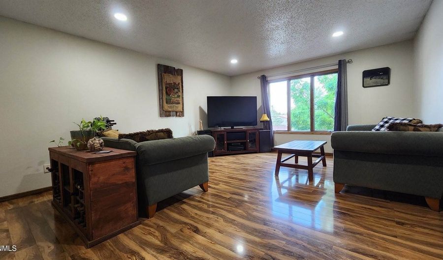 2903 Vancouver Ln, Bismarck, ND 58503 - 3 Beds, 3 Bath