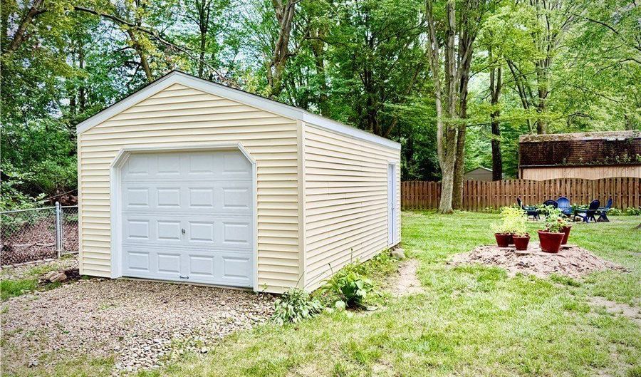 1125 Royal Dr, Amherst, OH 44001 - 4 Beds, 3 Bath