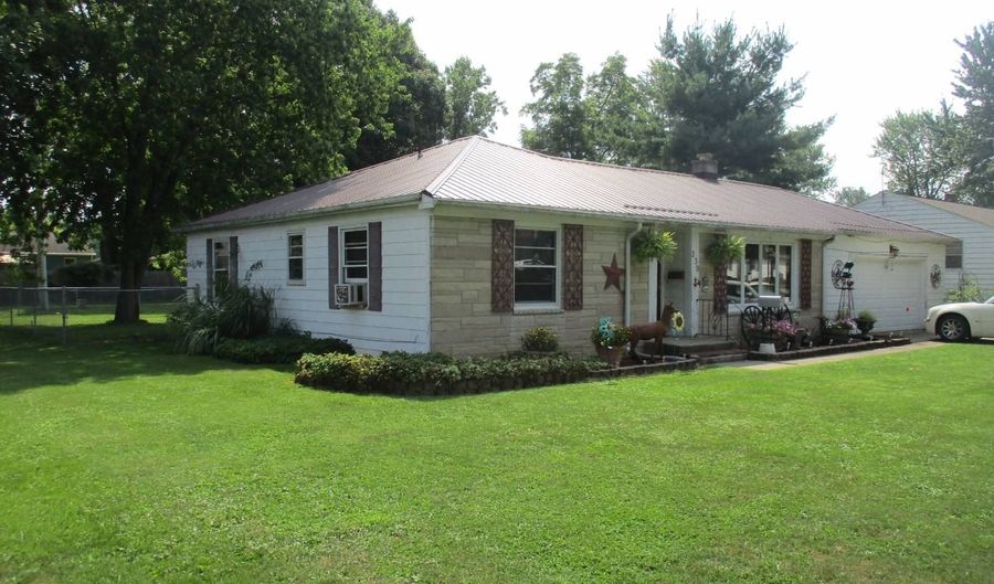 230 S Division St, Auburn, IN 46706 - 2 Beds, 1 Bath