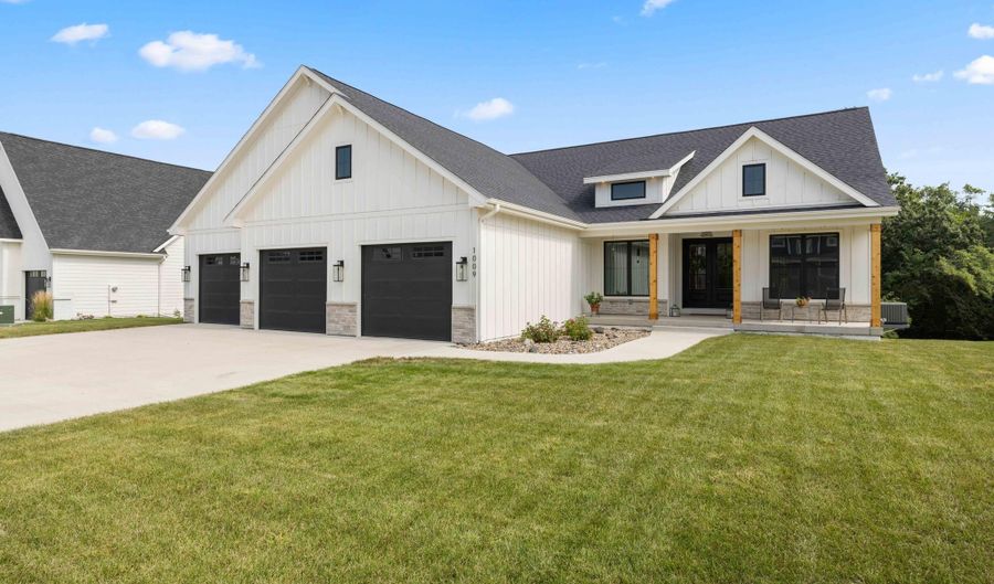 1009 W Aspen Ridge Cir, Polk City, IA 50226 - 4 Beds, 4 Bath