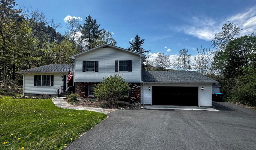 131 Pine Cir, Bennington, VT 05201 - 4 Beds, 3 Bath