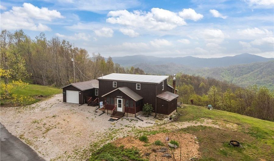 1115 Elk Wallow, Bakersville, NC 28705 - 1 Beds, 2 Bath