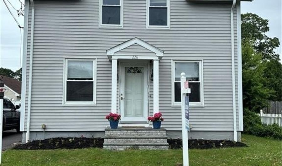 226 Becker Ave, East Providence, RI 02915 - 3 Beds, 2 Bath