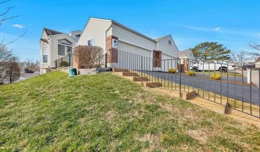 1738 Highview Circle Ct, Ballwin, MO 63021 - 3 Beds, 2 Bath