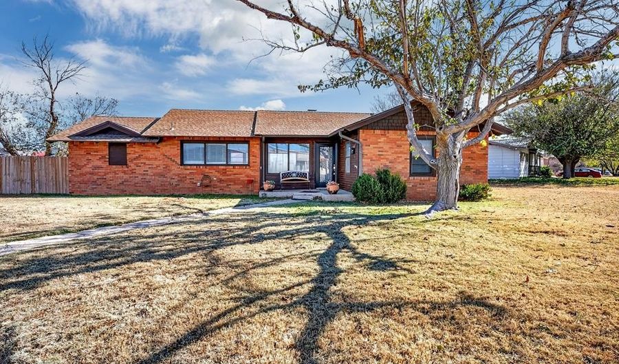 1112 NW 1st Pl, Andrews, TX 79714 - 3 Beds, 2 Bath