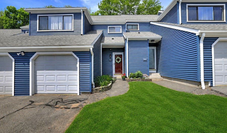 703 S Main St 703, Cheshire, CT 06410 - 2 Beds, 3 Bath