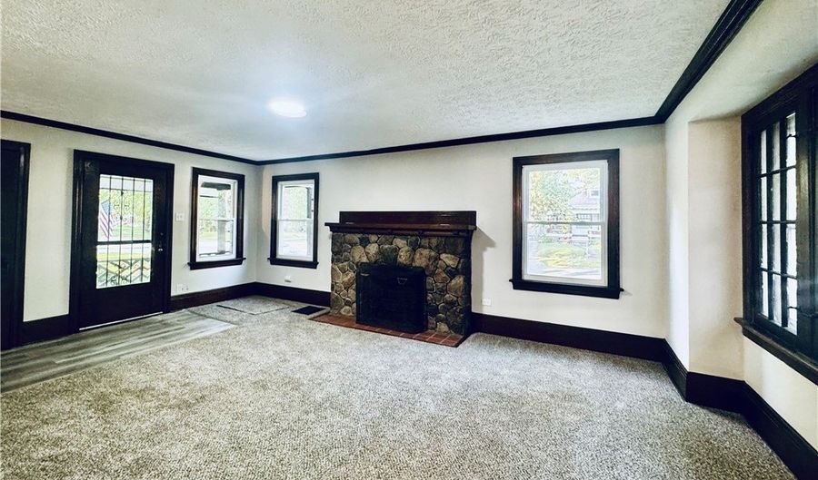 180 S Balch St, Akron, OH 44302 - 4 Beds, 2 Bath
