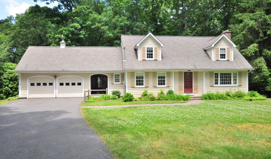220 Arch Rd, Avon, CT 06001 - 4 Beds, 2 Bath