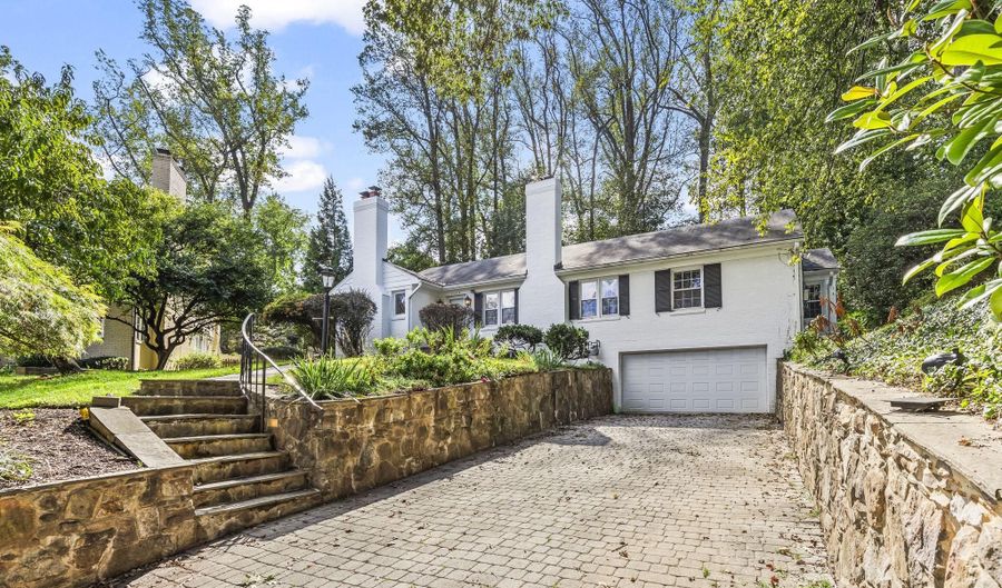 3548 N VALLEY St, Arlington, VA 22207 - 3 Beds, 3 Bath