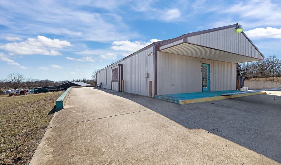 833 W Commercial St, Mansfield, MO 65704 - 0 Beds, 1 Bath
