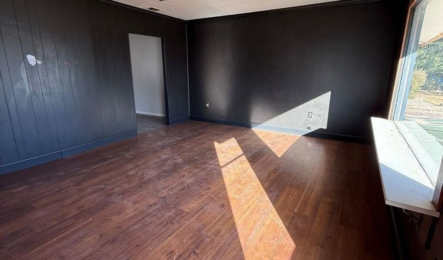 218 E Rose St, Carlsbad, NM 88220 - 3 Beds, 2 Bath