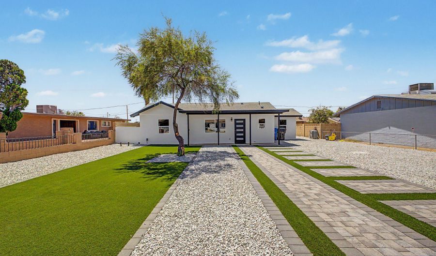 320 N 3RD St, Avondale, AZ 85323 - 3 Beds, 2 Bath