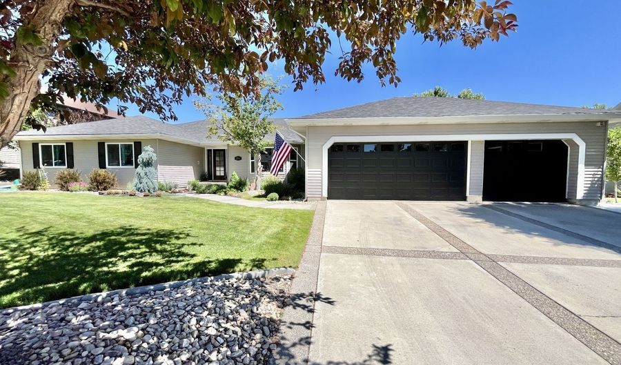 2034 Ruby View Dr, Elko, NV 89801 - 4 Beds, 3 Bath