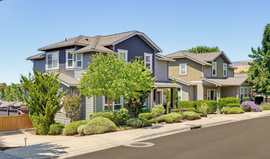 955 Overlook Dr, Ashland, OR 97520 - 3 Beds, 3 Bath