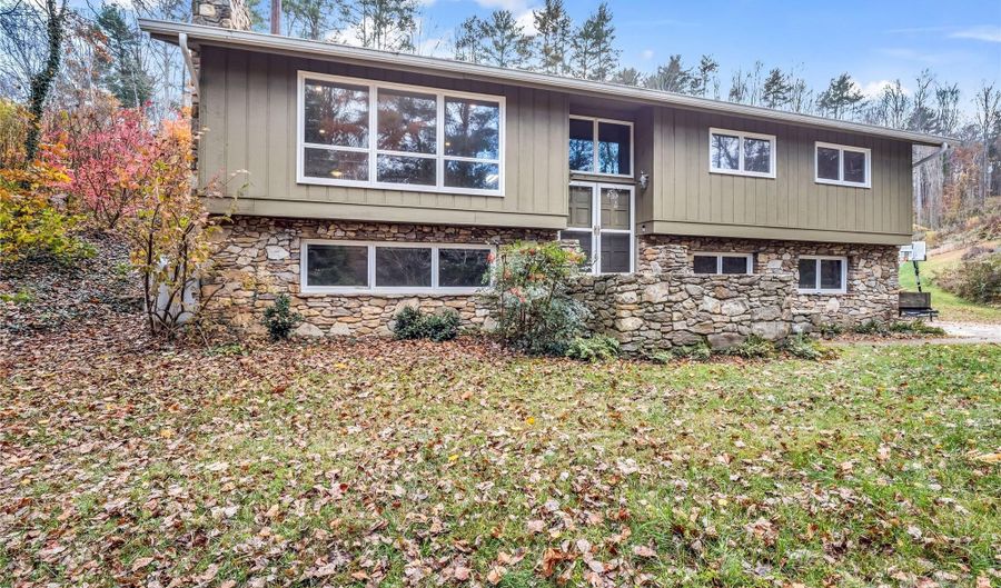 35 Fieldcrest Cir, Asheville, NC 28806 - 3 Beds, 3 Bath