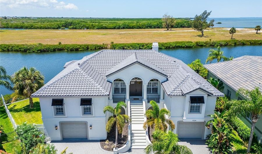 1024 SONATA Ln, Apollo Beach, FL 33572 - 4 Beds, 4 Bath