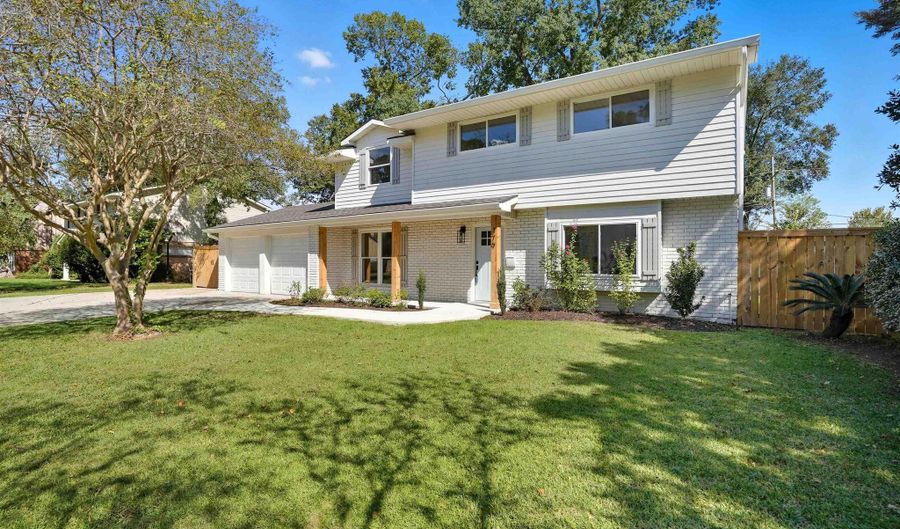 379 Wilton Dr, Baton Rouge, LA 70815 - 4 Beds, 3 Bath