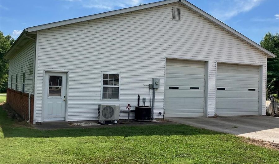 4810 Airport Rd, Albers, IL 62215 - 0 Beds, 1 Bath