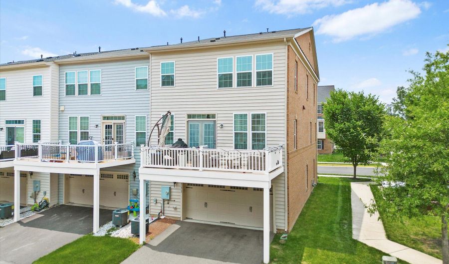 25672 AZALEA GARDEN Ter, Aldie, VA 20105 - 3 Beds, 4 Bath