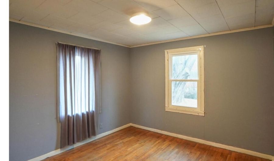 421 Hicks St, Athens, TN 37303 - 2 Beds, 1 Bath