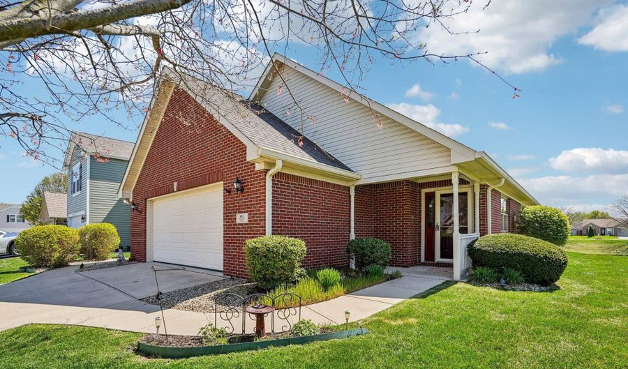 933 Amesbury Ct, Indianapolis, IN 46217 - 3 Beds, 3 Bath