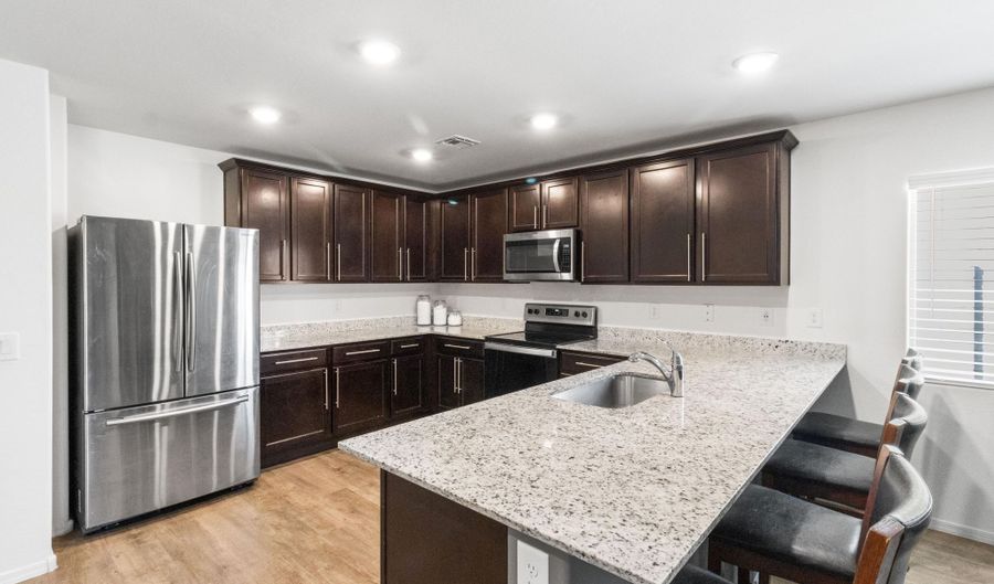 530 W PINTAIL Dr, Casa Grande, AZ 85122 - 5 Beds, 3 Bath