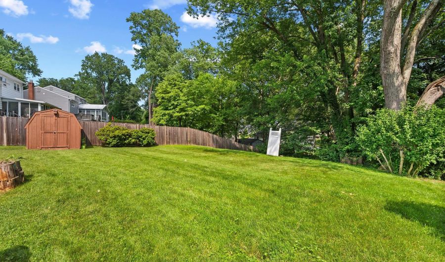 13409 CRISPIN Way, Rockville, MD 20853 - 5 Beds, 2 Bath