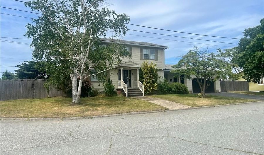 45 Rosemary St, Cranston, RI 02920 - 4 Beds, 3 Bath