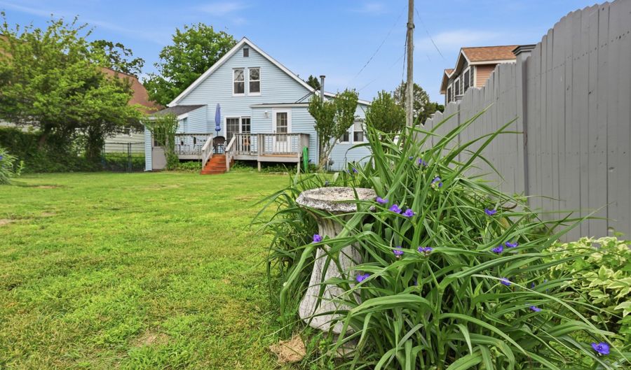 37 Fleetwood Ave, Bethel, CT 06801 - 2 Beds, 2 Bath