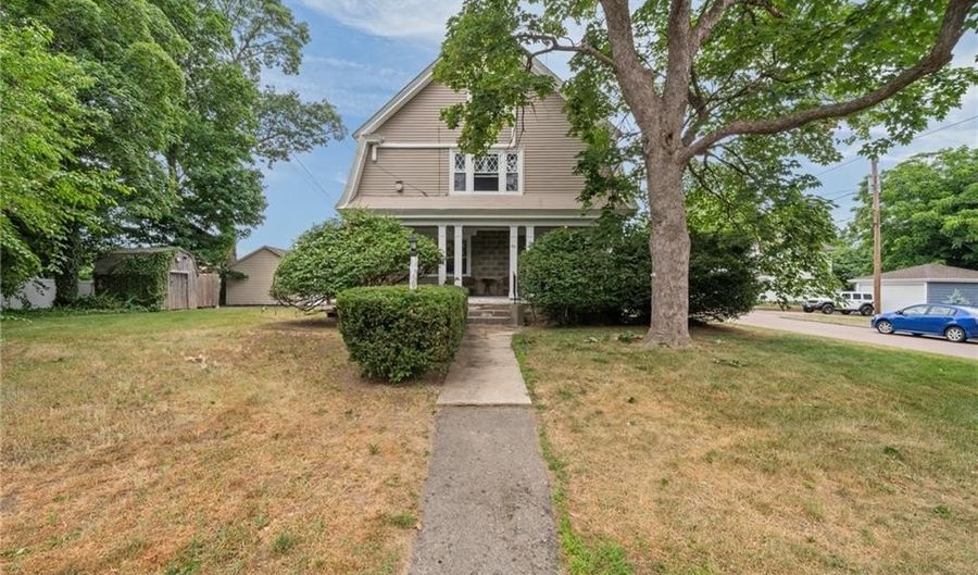 49 Arnold St, East Providence, RI 02915 - 7 Beds, 4 Bath