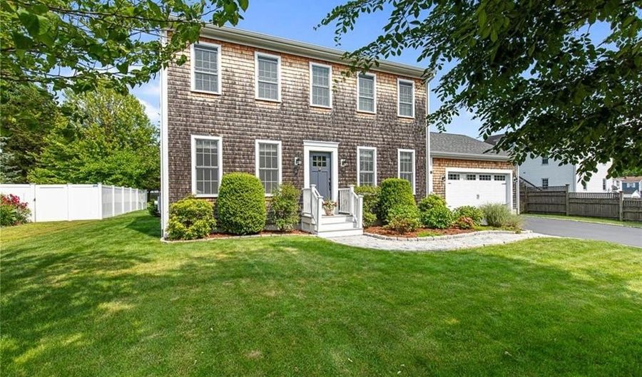 23 South St, Barrington, RI 02806 - 3 Beds, 3 Bath