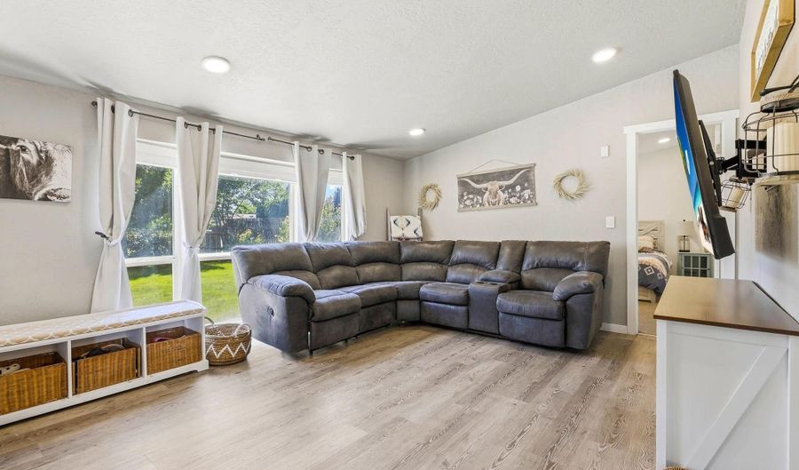 21911 E Sage Ct, Benton City, WA 99320 - 3 Beds, 2 Bath