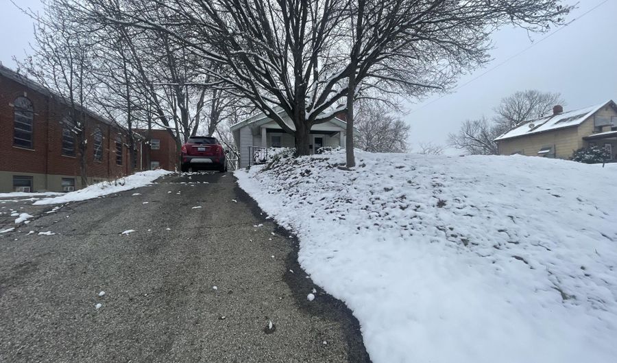 8224 W Main St, Alexandria, KY 41001 - 2 Beds, 2 Bath