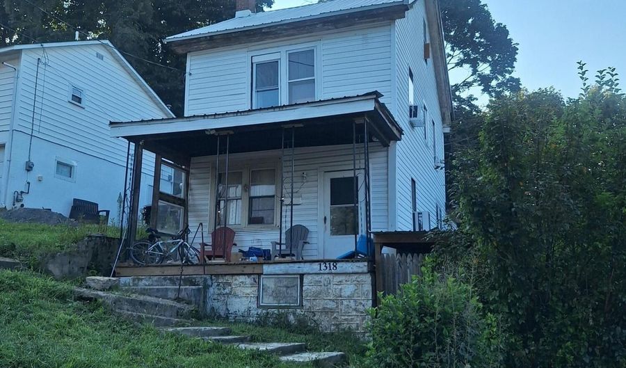 1318 14th Ave, Altoona, PA 16601 - 4 Beds, 1 Bath