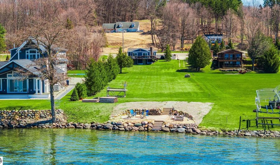 11256 SE Torch Lake Dr, Alden, MI 49612 - 3 Beds, 2 Bath