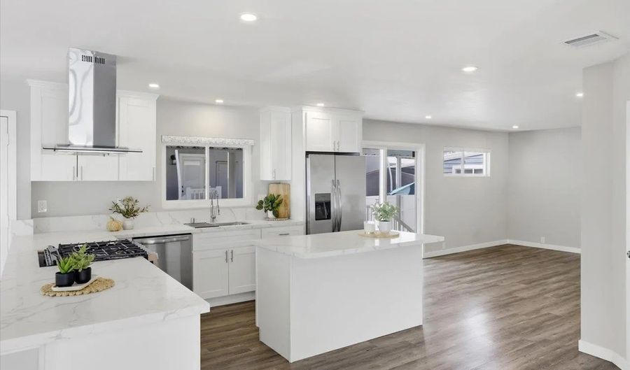 7023 San Bartolo St, Carlsbad, CA 92011 - 2 Beds, 2 Bath